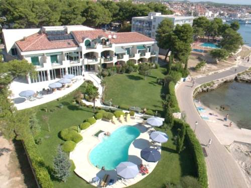 ヴォディツェ クロアチア ホテルプレミアムプロモーションコード Vodice booking.com