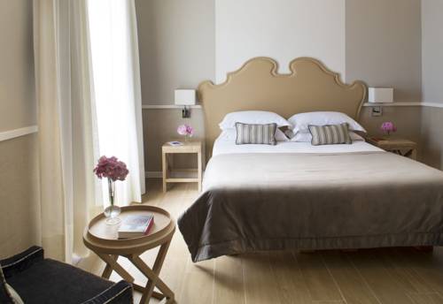 ナポリ イタリア ホテルプレミアムプロモーションコード Naples booking.com