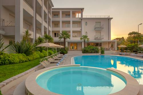 Desenzano del Garda Italy Hotel Premium Promo Code